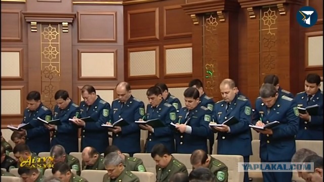 Токаев распорядился предоставить казахам бесплатные СМС и минуты звонков
