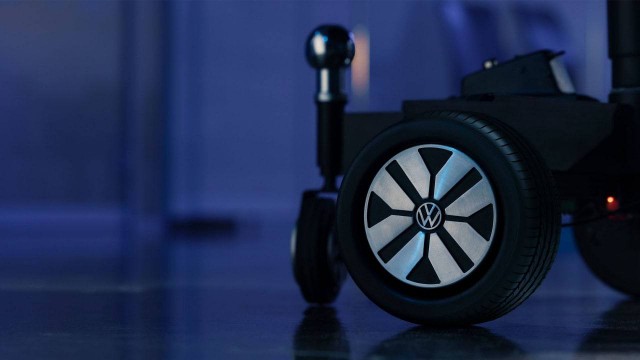 Можно не вставать: компания Volkswagen создала офисное кресло с мотором
