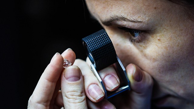 Драгоценности из недр Земли: Почему СССР бросил триллионы карат алмазов в тайге и засекретил проект