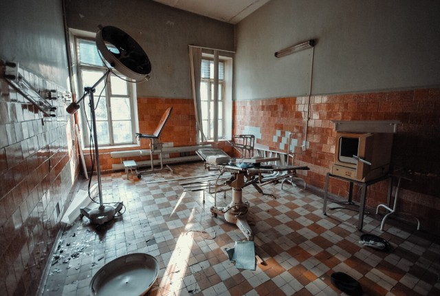 Заброшенная больница в самом центре Москвы, где теперь заседает Московская дума