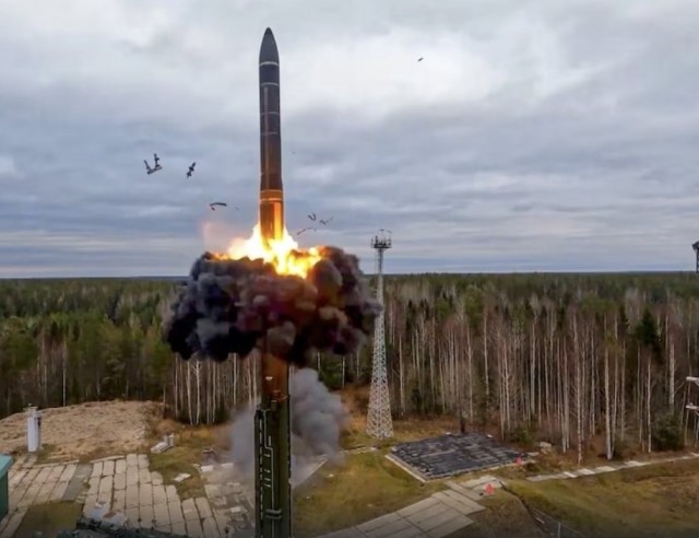 МО РФ получили указание определить цели в Киеве для удара «Орешником»,