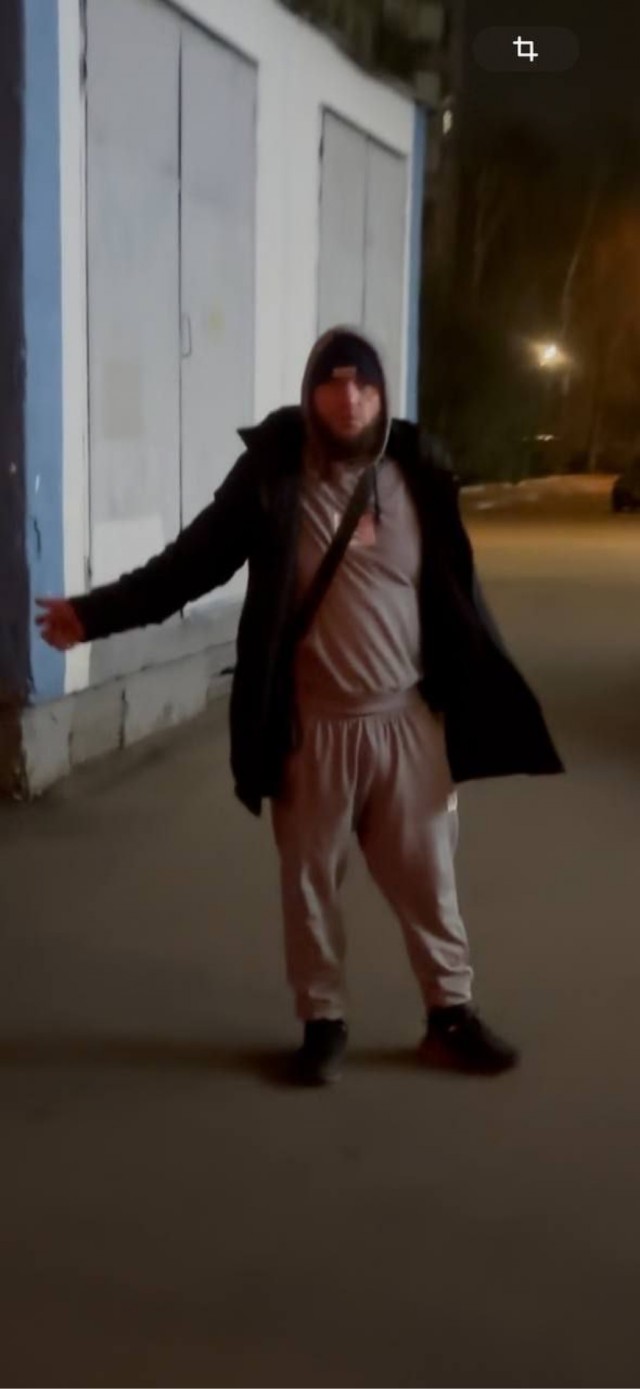 Эээ, зачем меня снимаешь? Ща в жопу тебе засуну телефон!"