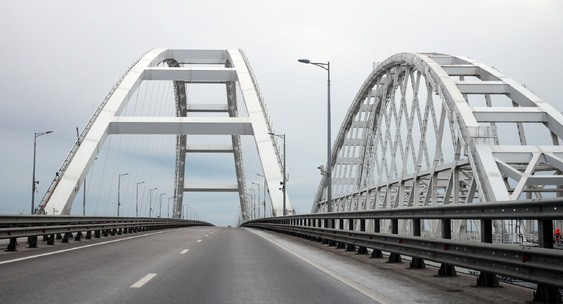 Крымский мост перекрыт