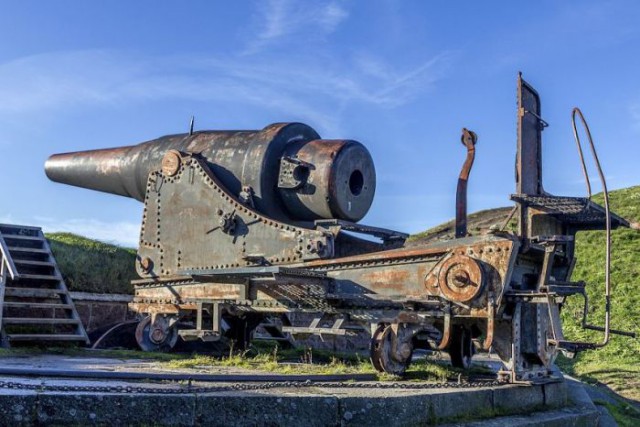 Старые русские пушки крепости Суоменлинна