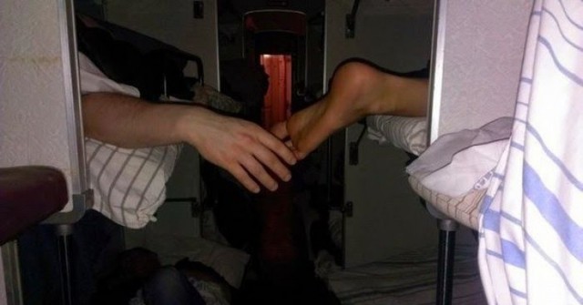 «Такого бы точно не произошло в британском поезде». Британский журналист проехался в плацкарте