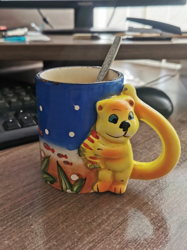 А из какой кружки вы пьёте на работе?