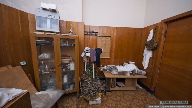Пионерский лагерь с бассейном и бомбоубежищем