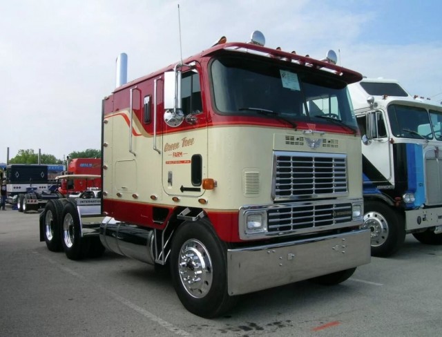 Почему американский тягач Kenworth W900 выпускается с 1961 года и по сей день?