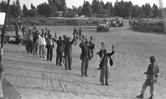 Лица, события, эпохи: редкие исторические фотографии, которые перенесут вас в другое время