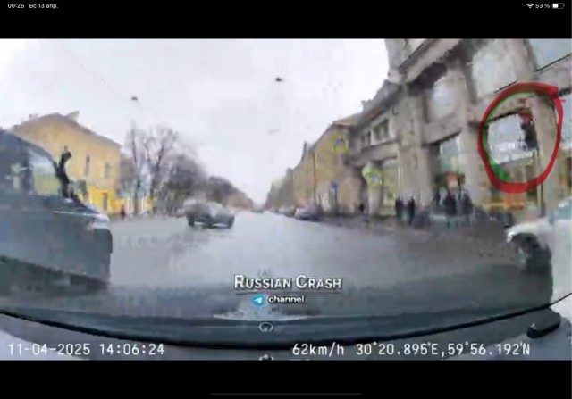 Девушка возмущается