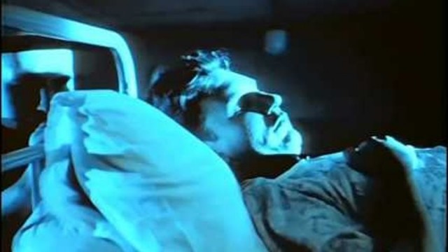 Кто-то очень любит бухать в купе)))