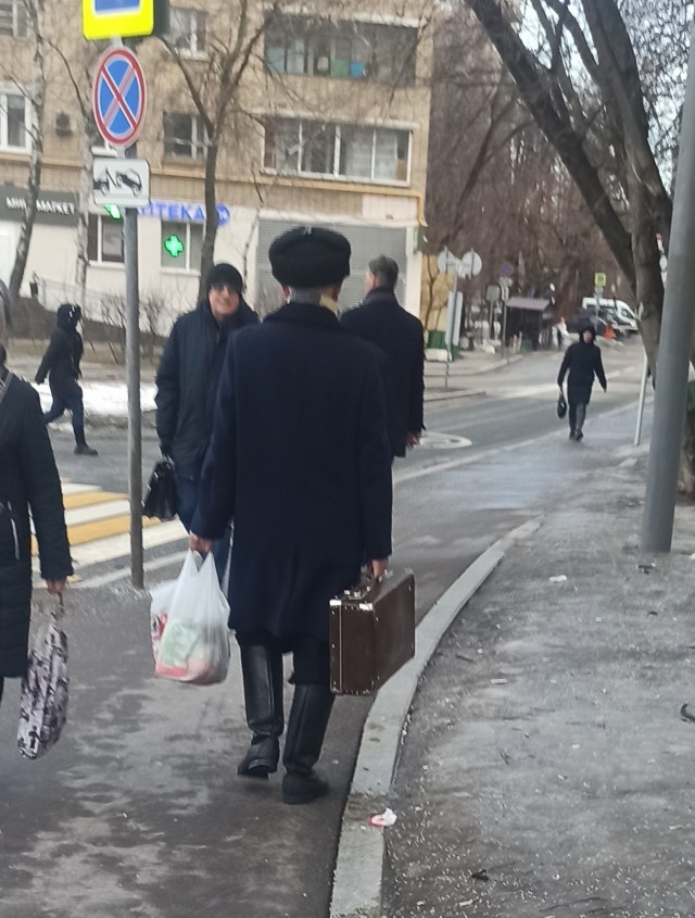 Женщина нашла идеальный костюм на осень. А так же зиму, весну и лето.