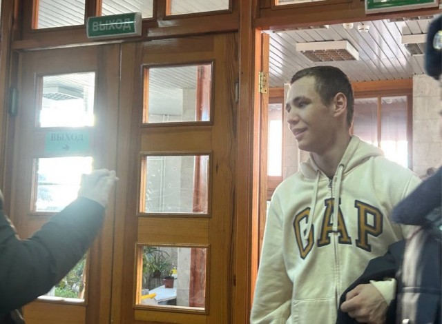 Еще одного уличного музыканта Евгения Михайлова суд арестовал на четырнадцать суток