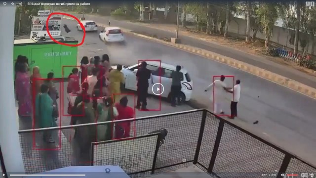 В Индии фотограф погиб прямо на работе