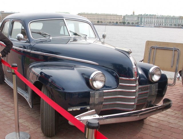 Авто Вернисаж на Неве.