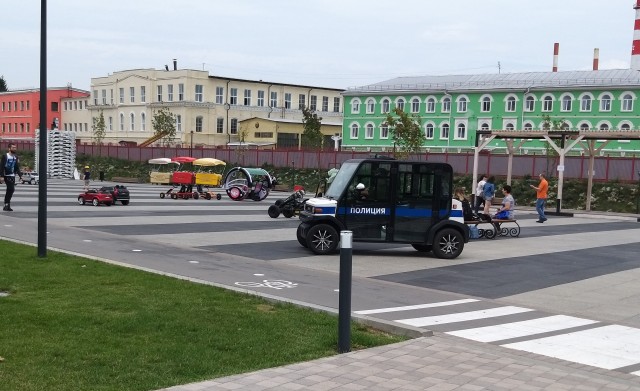 Тульский машзавод начал выпускать электромобили "Муравей" для полиции