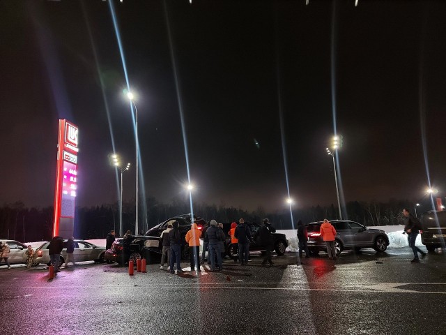 На днях на трассе М11 в окрестностях подмосковных Химок состоялось автомобильно-гимнастическое выступление
