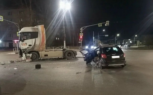ДТП в Рязани, тягач снес легковушку