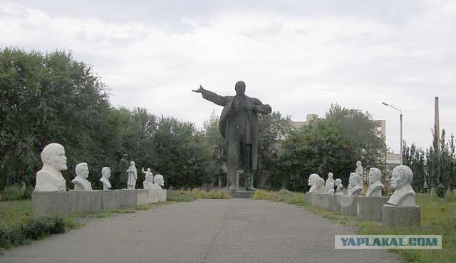 Действующие памятники Ленину за пределами СНГ