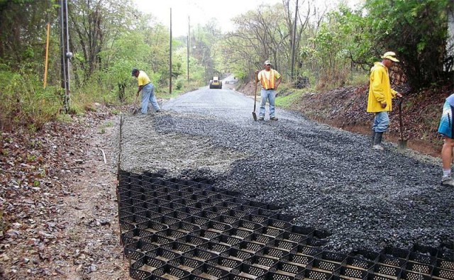 Как делают дороги в Чехии и Китае