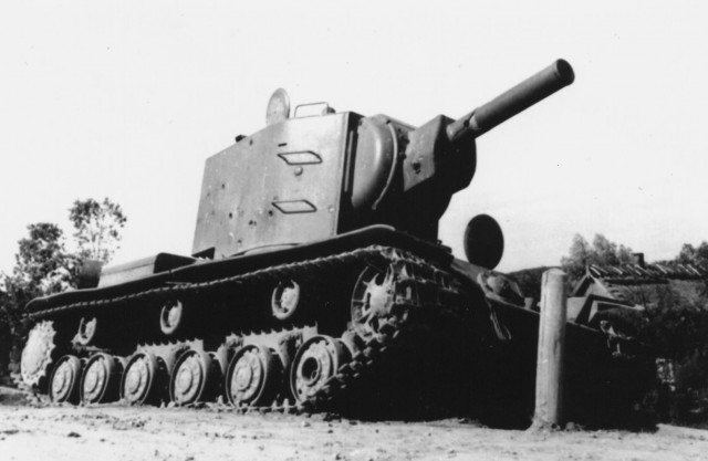 «Тяжелый штурмовой танк КВ-2»