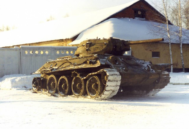 Подъём танка Т-34-76 из озера Жарки в 1998 году