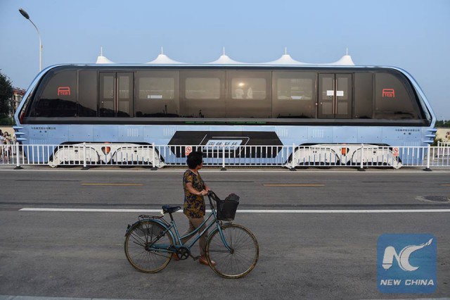 В Китае УЖЕ испытали действующую модель «автобуса будущего»