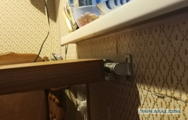 Стол для кухни из входной двери