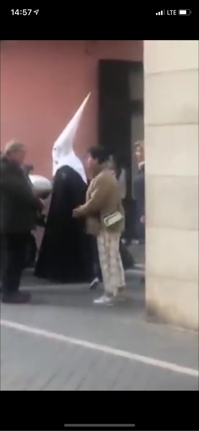 Полиция в Испании задержала чернокожих тожеиспанцев, которые с ножами напали на пасхальное шествие