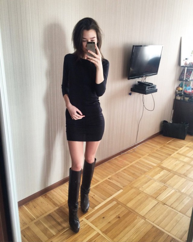 Девушки в маленьких чёрных платьях