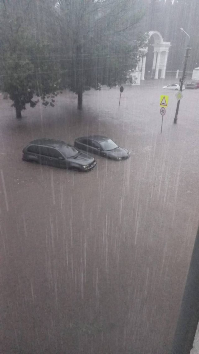 Жуткий ураган обрушился на Подмосковье