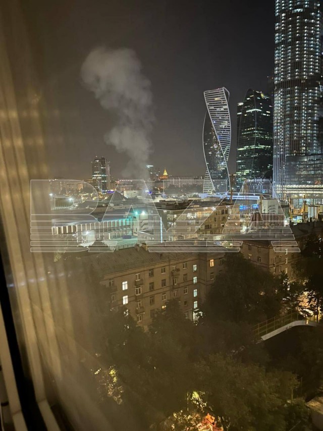 Москва снова под атакой дронов: беспилотник упал недалеко от "Москва Сити"