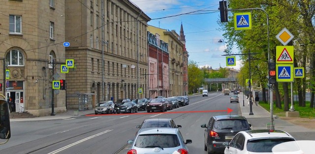 На проспекте Обуховской обороны, пешеходы мануально трактовали правила дорожного движения