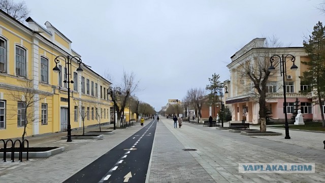 Подросток на питбайке vs мужчина с ребёнком