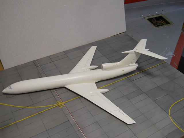 Деревянная модель Ту-154Б2