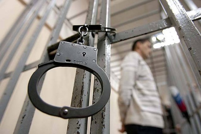 В Волгограде 13-летние близняшки забеременели от родного брата