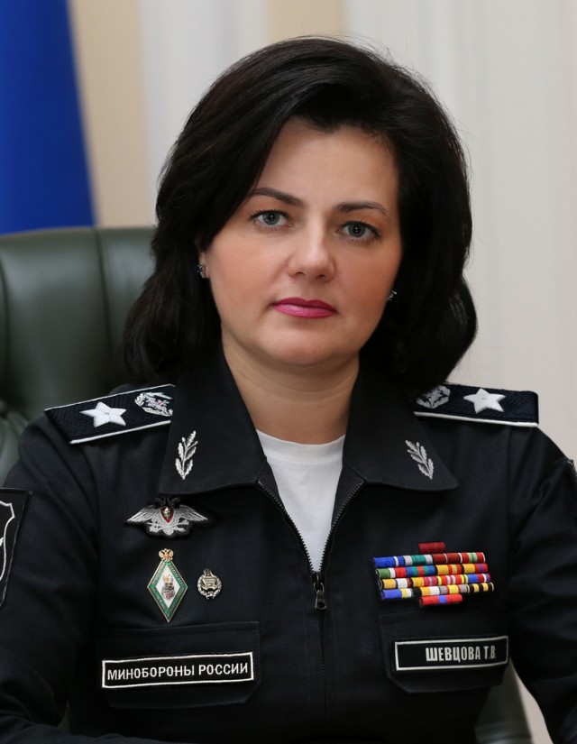 У участницы парада Победы в Калининграде слетела туфля, но девушка продолжила маршировать и не нарушила строй