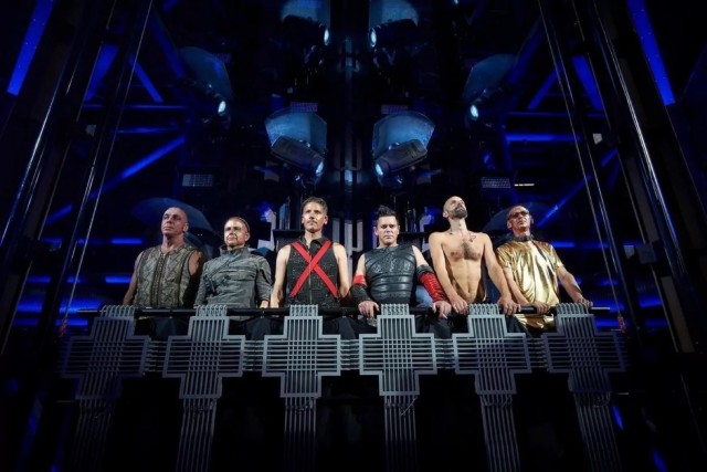 Группа Rammstein в поддержку РФ, включила песню Газманова на концерте в Таллине