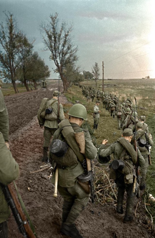Фотографии связанных с историей Красной и Советской Армии.