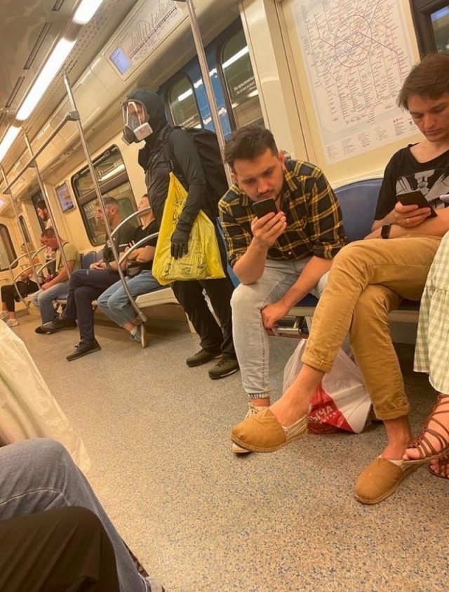 Свежая порция "модников" из нашего метро
