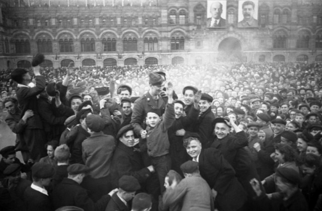 В Москве девушка избила мигранта-таксиста, который стал приставать к ней в машине