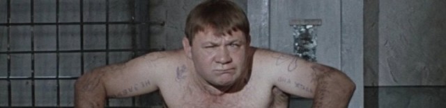 В порту Гамбурга вспыхнул мощный пожар на складе, слышны взрывы боеприпасов.