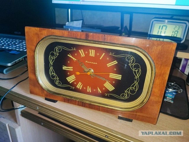 Часы.