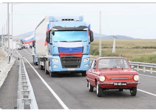 Россия и КНДР открыли первый автомобильный мост между странами