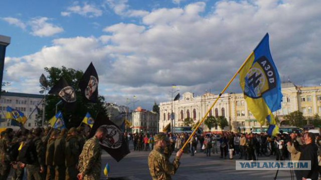 Комбат «Азова» пообещал захватить Донбасс и Крым