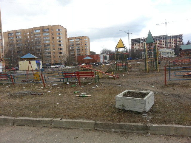 Весенняя аллея говна в Екб