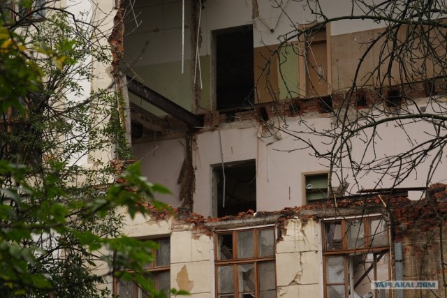 Дом который рухнул (3 фото)