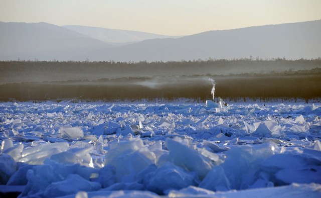 На льду Байкала