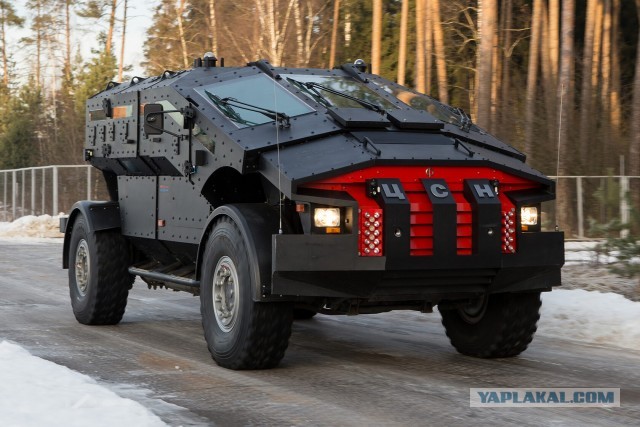 На торги выставили уникальный внедорожник Lamborghini LM002, созданный для султана Брунея
