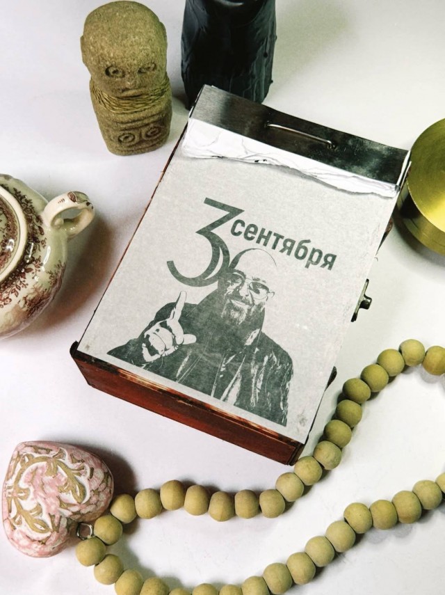 Московский ресторан выпустили десерт в виде календаря с Шуфутинским